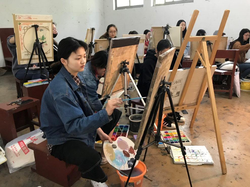 美术师范专业色彩静物比赛