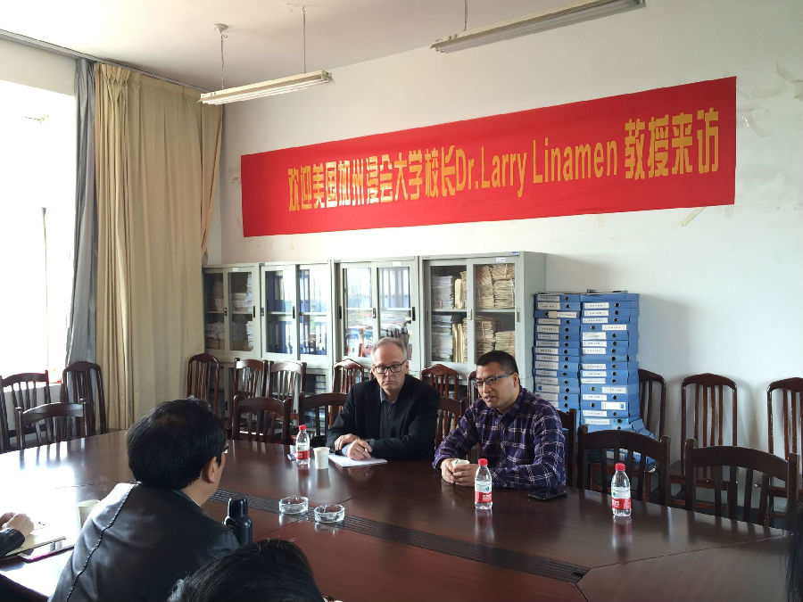 美国加州浸会大学副校长Dr.Larry Linamen 访问艺术学院.jpg