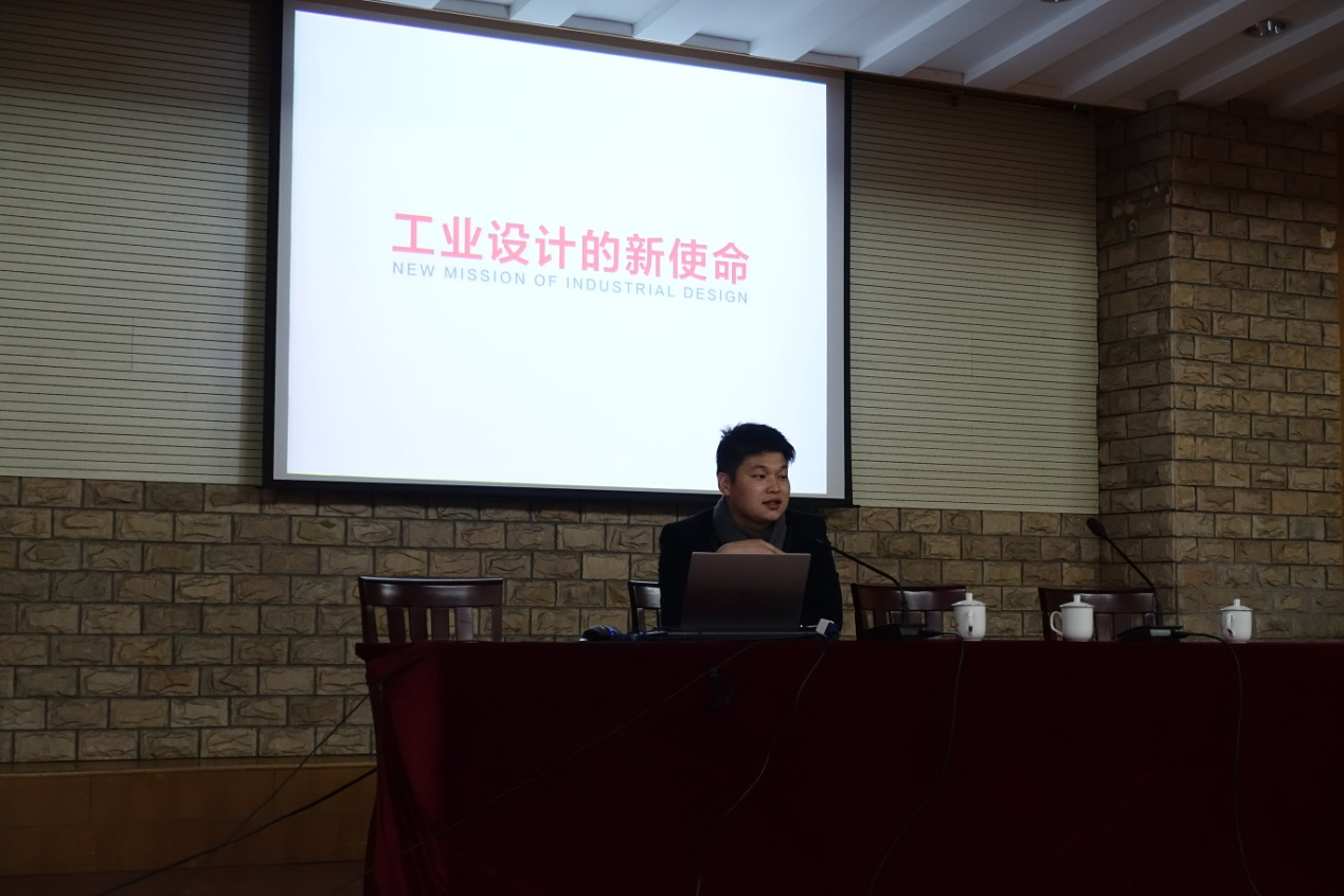 优秀校友上海浪尖设计公司总经理武陕陕应邀回母校做讲座.png